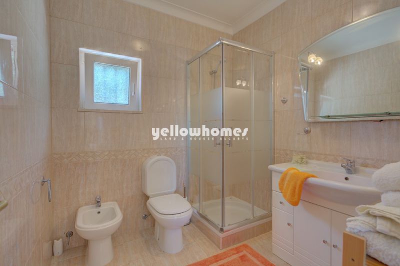 Moradia V4 + apartamento independente com vista mar